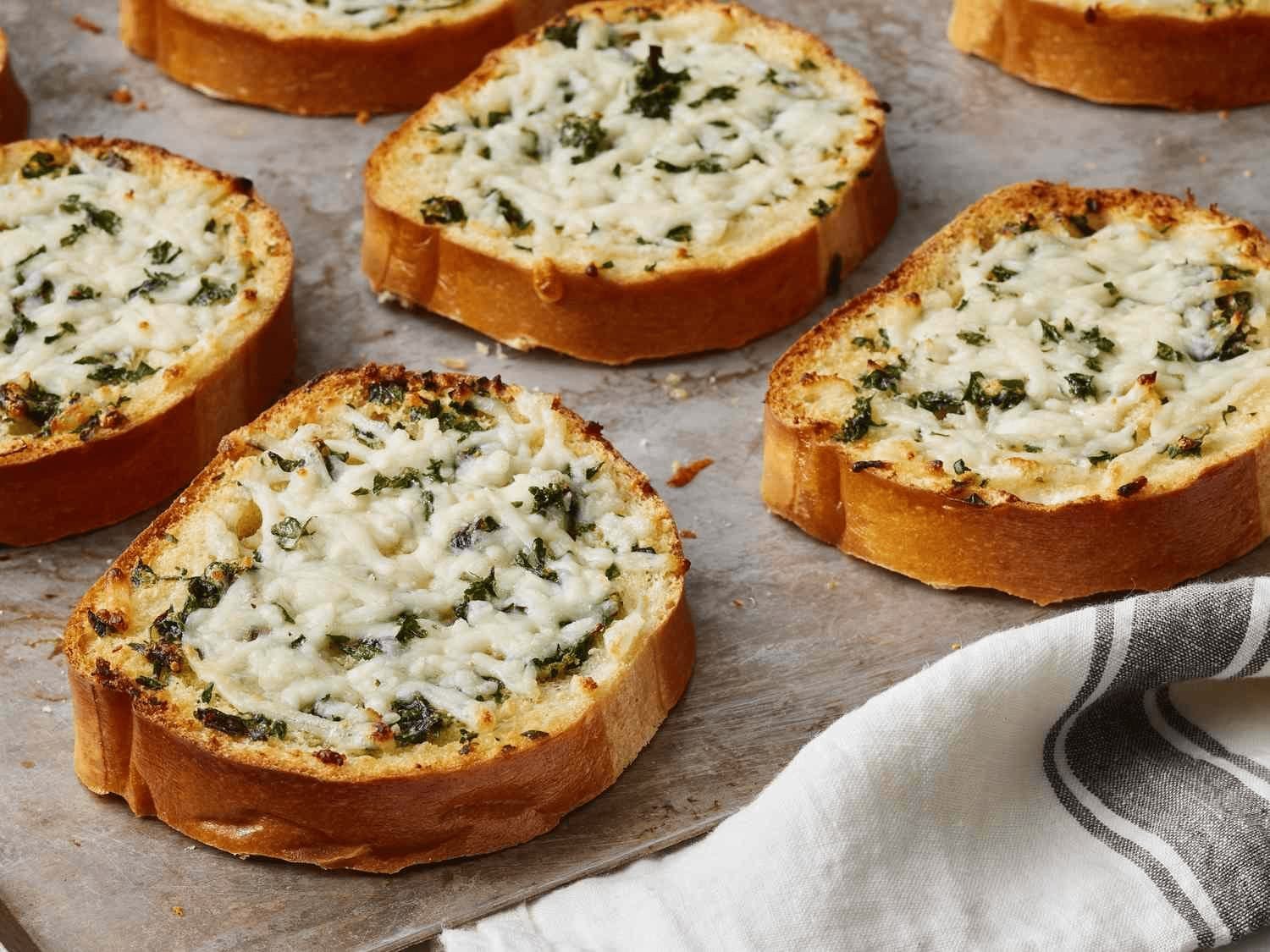 GARLIC BREAD WITH CHEESE